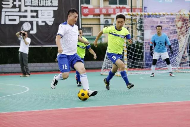 徐杰三双广东险胜北控 郭昊文24分同曦胜新疆